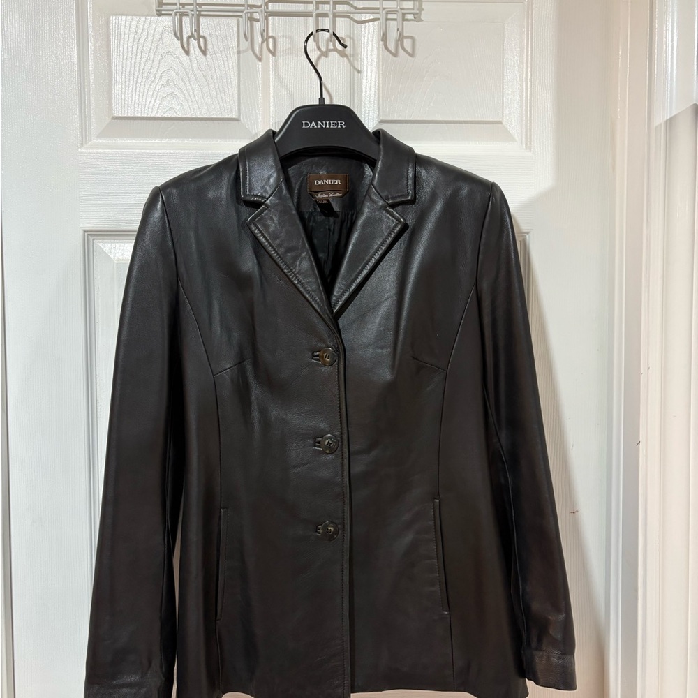 Danier Women's Black Italian  Leather Blazer